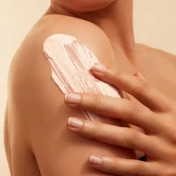 CLARINS Gommage & Bain|Gommage Exfoliant Peau Neuve                Gommage Corps