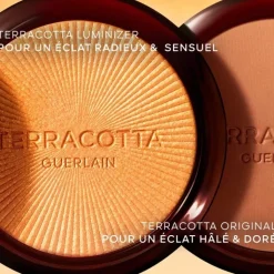 GUERLAIN Enlumineur|Terracotta Luminizer                La Poudre Enlumineur - 96% d'ingrédients d'origine naturelle Éclat scintillant & doré